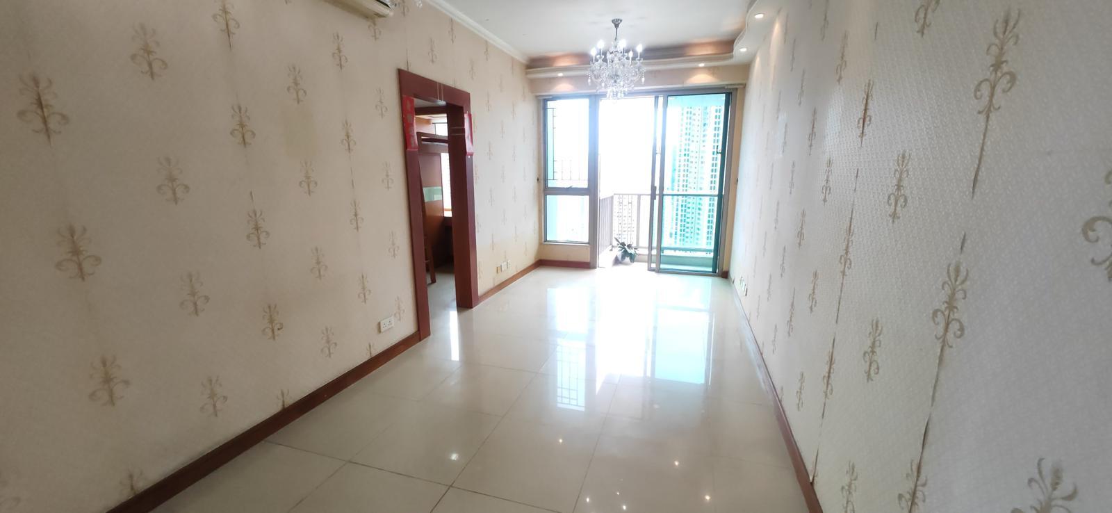 荃灣萬景峯東南三房成交價999萬元,單位裝修不算新淨,但間隔四正實用。(代理提供)