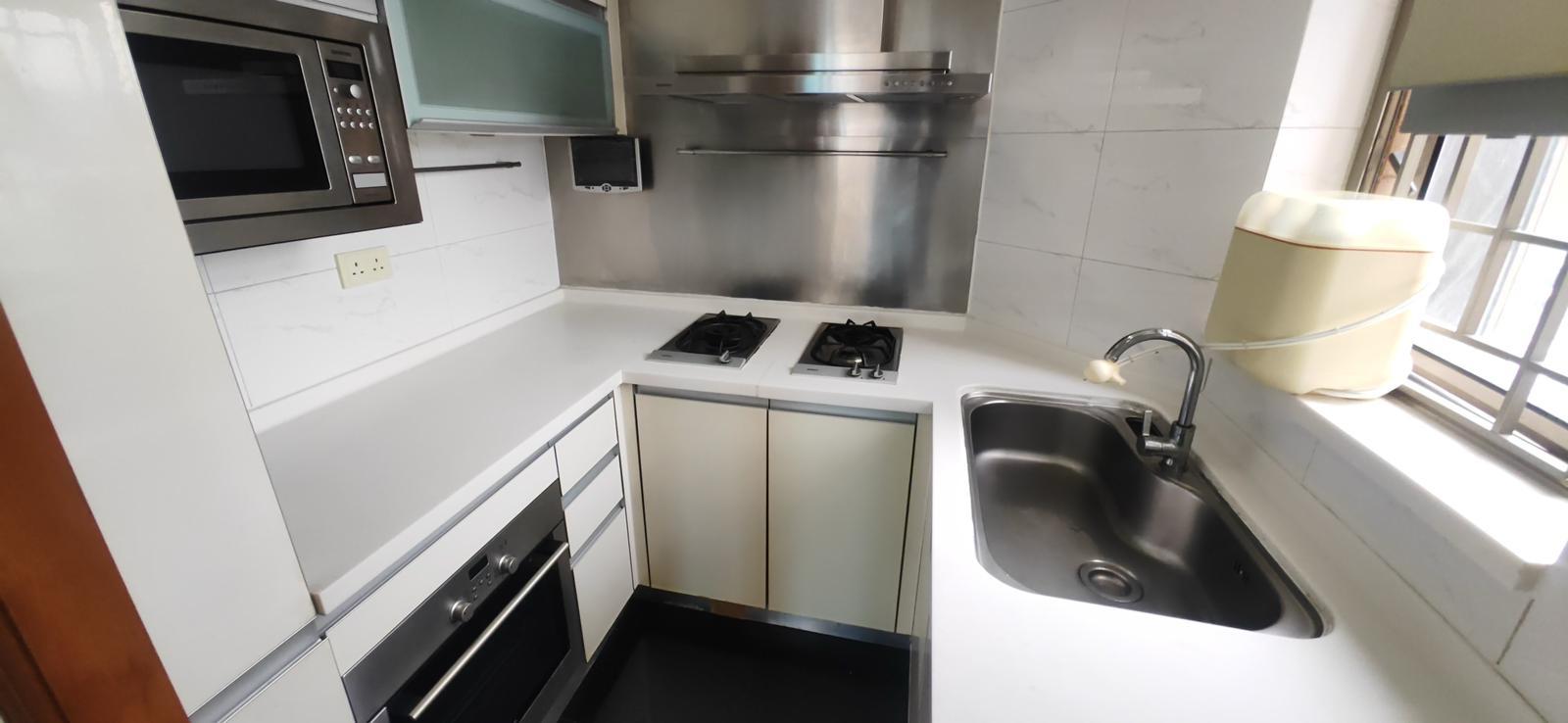 廚房面積闊落,備餐區空間充足。(代理提供)