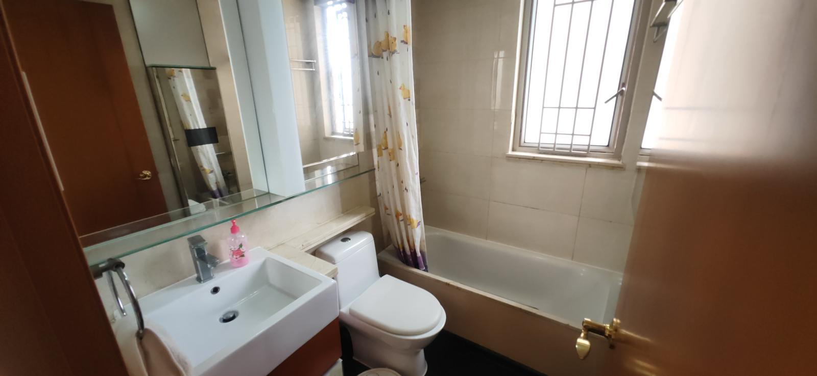 浴室裝修普通,屬於光廁,光猛通爽。(代理提供)