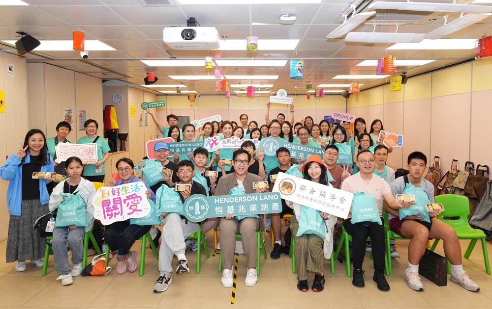 中秋節2025|恒地向基層送約 2,500 份中秋福袋及應節月餅。(恒地提供)