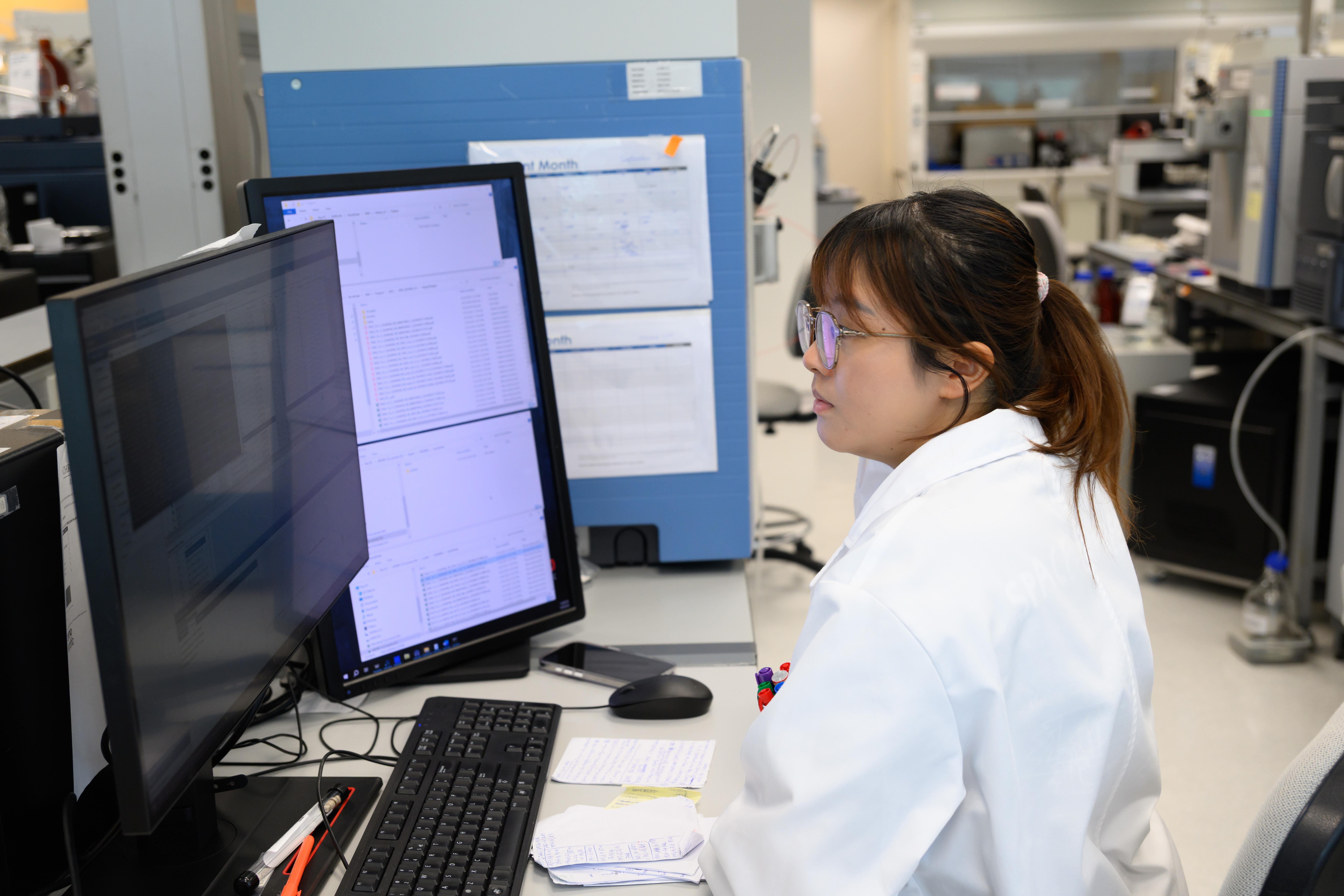 馬會賽事化驗所採用人工智能技術(AI)協助處理數據。(賽馬會提供)