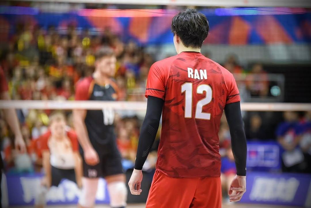 日本排球代表高橋藍身高為1.88米。