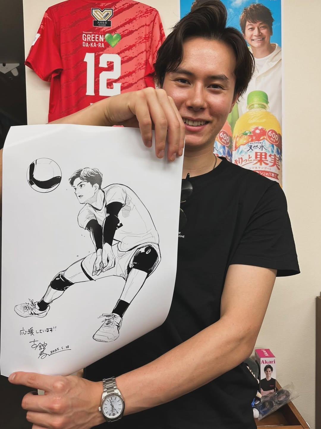 日本排球代表高橋藍曾收到排球少年作者古館春一的畫作。