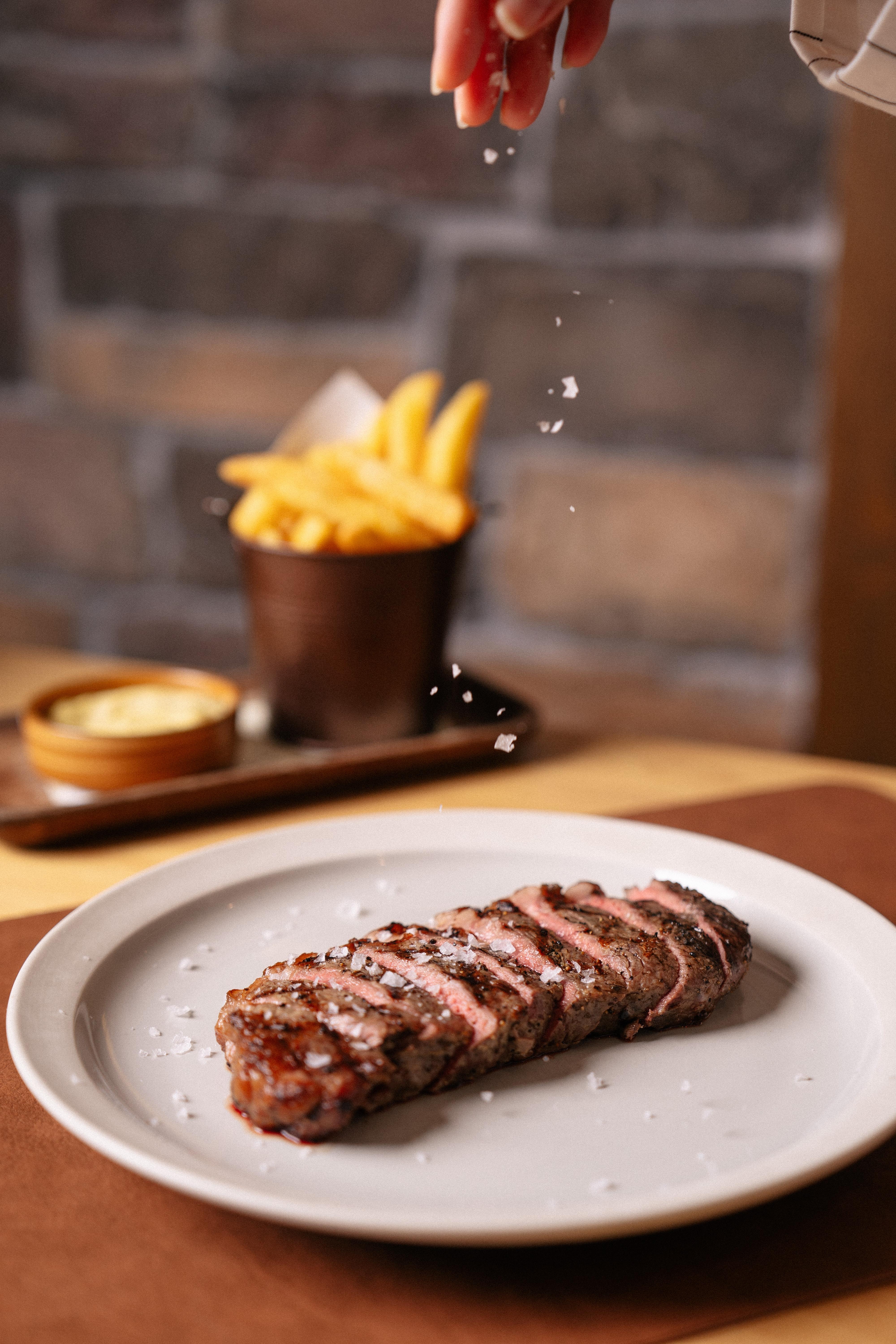 餐廳將於10月15日至16日期間舉行「10秒挑戰」活動,單筆消費滿$1,000並成功在時鐘定格10秒的客人,即可獲得$1,000餐飲禮券。