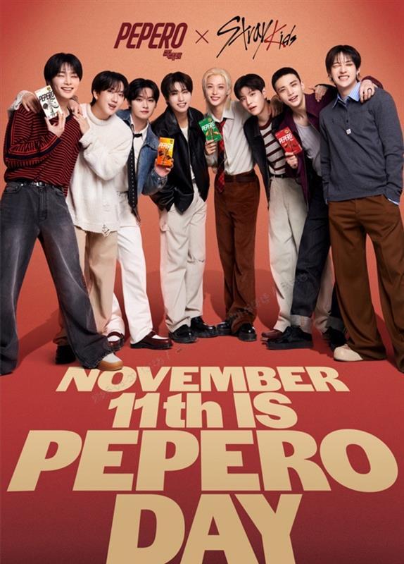 【獨家發售】樂天餅棒8盒裝 杏仁朱古力味 + 朱古力原味 + Stray Kids 海報一張 $218/件