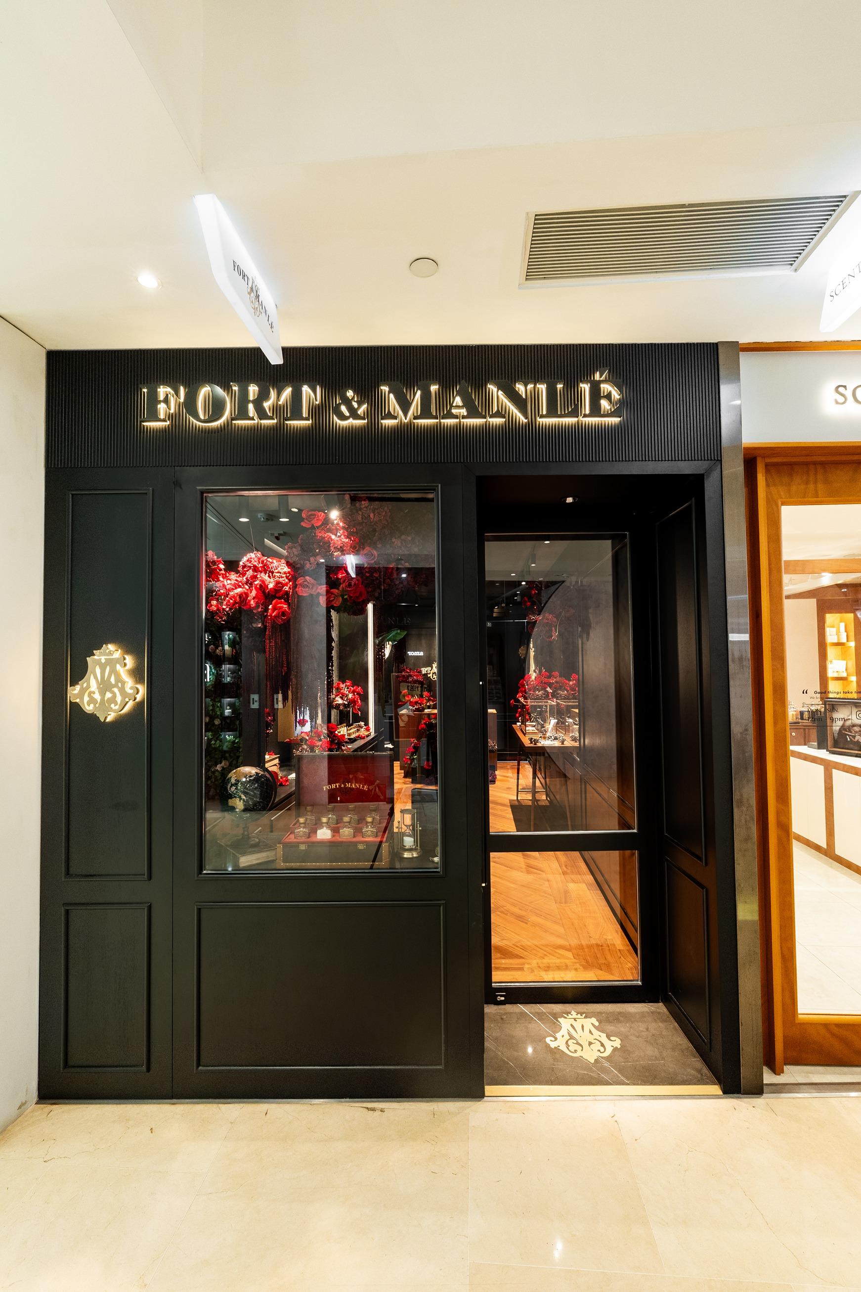 Fort & Manlé 全球首間香水店開幕,店內散發低調優雅的復古氣息。店面採用經典木材裝飾,營造高尚格調,仿如高級私人雪茄酒窖的氛圍。