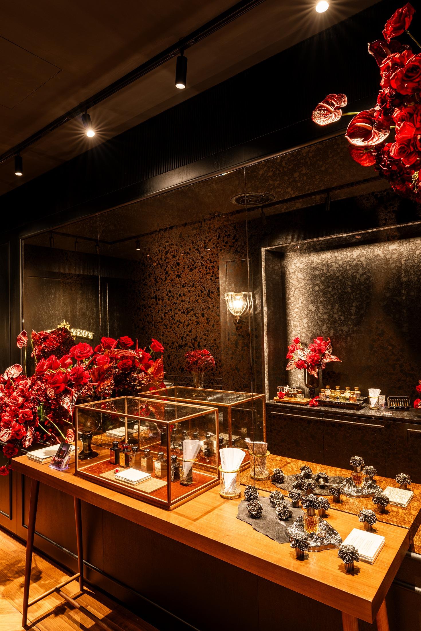 Fort & Manlé 全球首間香水店開幕,店內散發低調優雅的復古氣息。店面採用經典木材裝飾,營造高尚格調,仿如高級私人雪茄酒窖的氛圍。