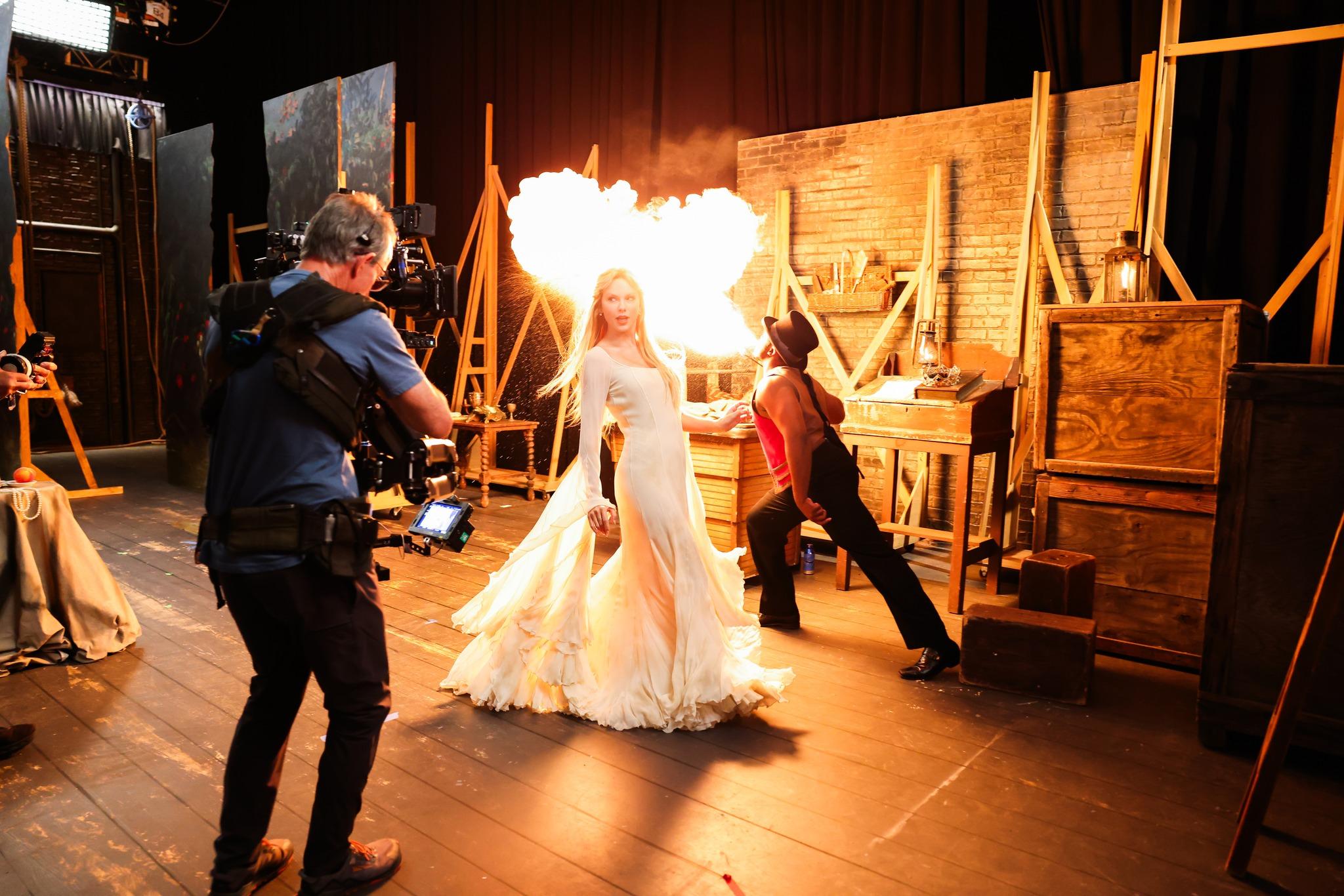 Taylor Swift的《The Life of a Showgirl》,首日銷量達到270萬張。