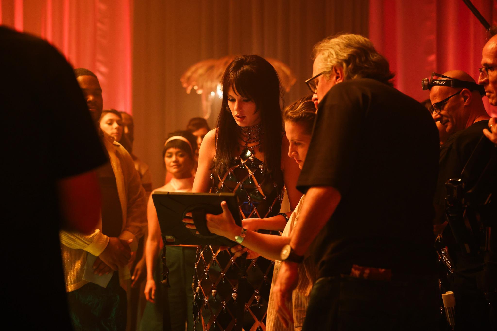 Taylor Swift有望打破Adele在2015推出專輯《25》的紀錄。