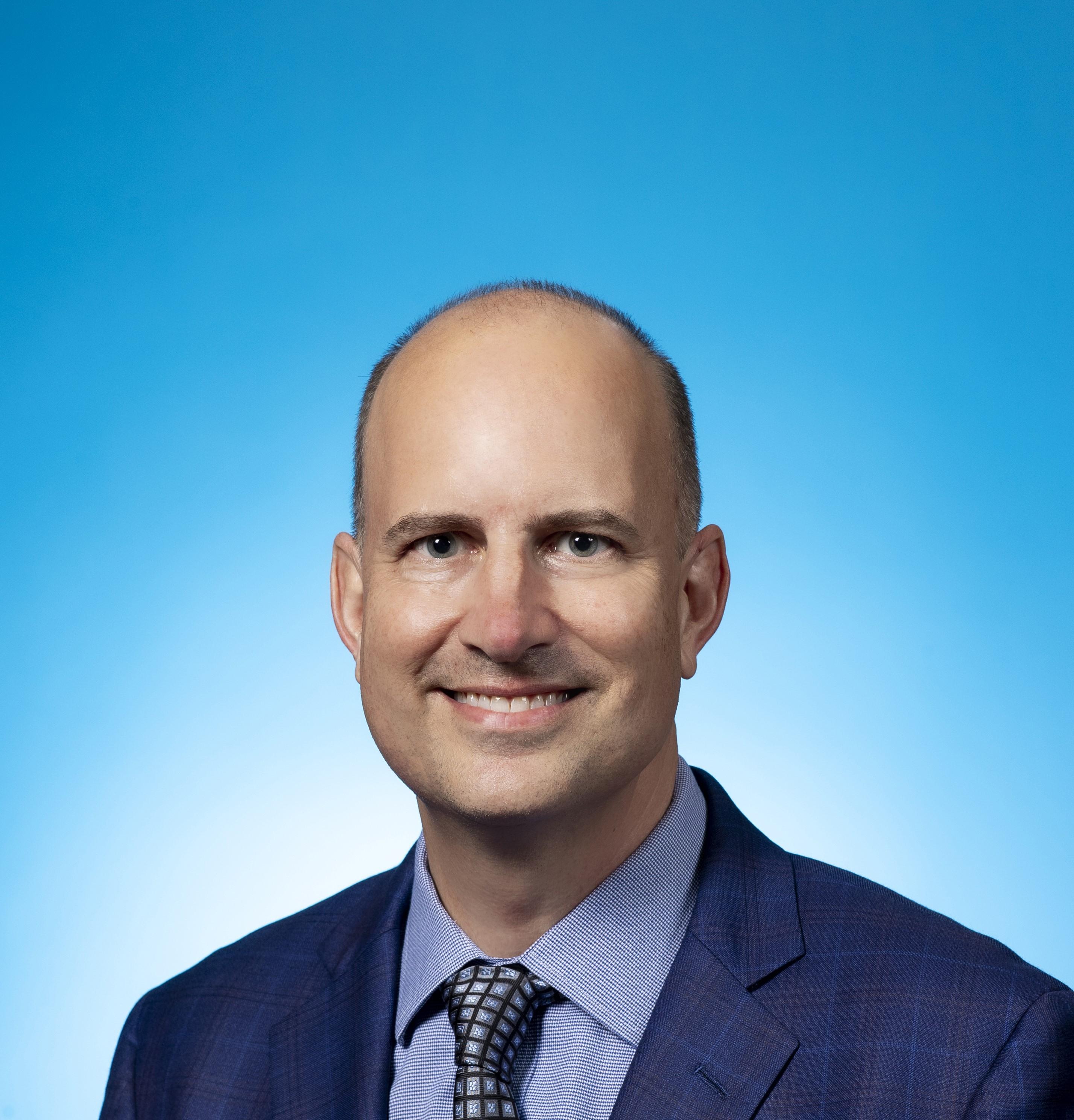 施保添 (香港迪士尼提供)