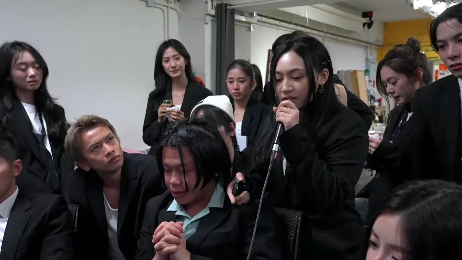 試當真告別直播,阿慈獲不少網民大讚「救場出色」。