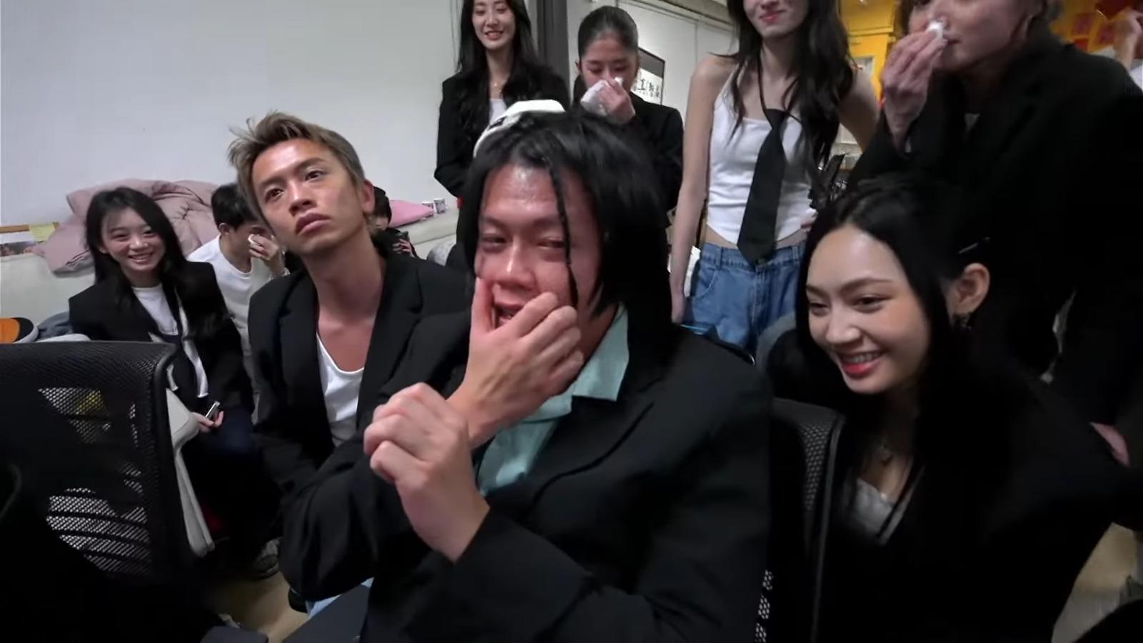 試當真告別直播,豪哥以一曲〈我的快樂時代〉作結。