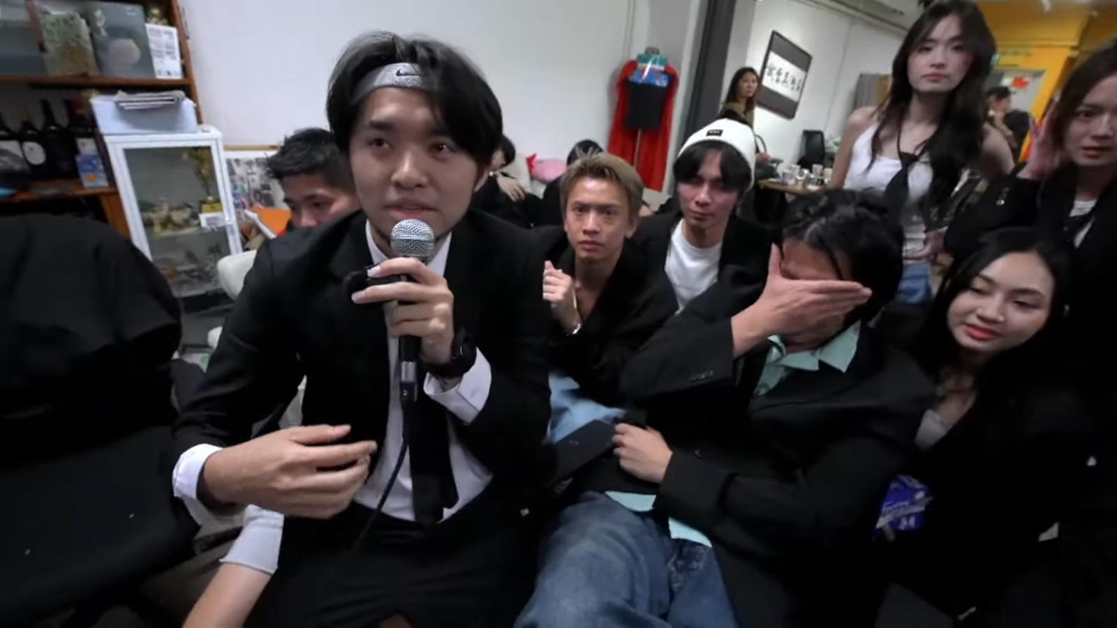 試當真告別直播長達3個多小時。