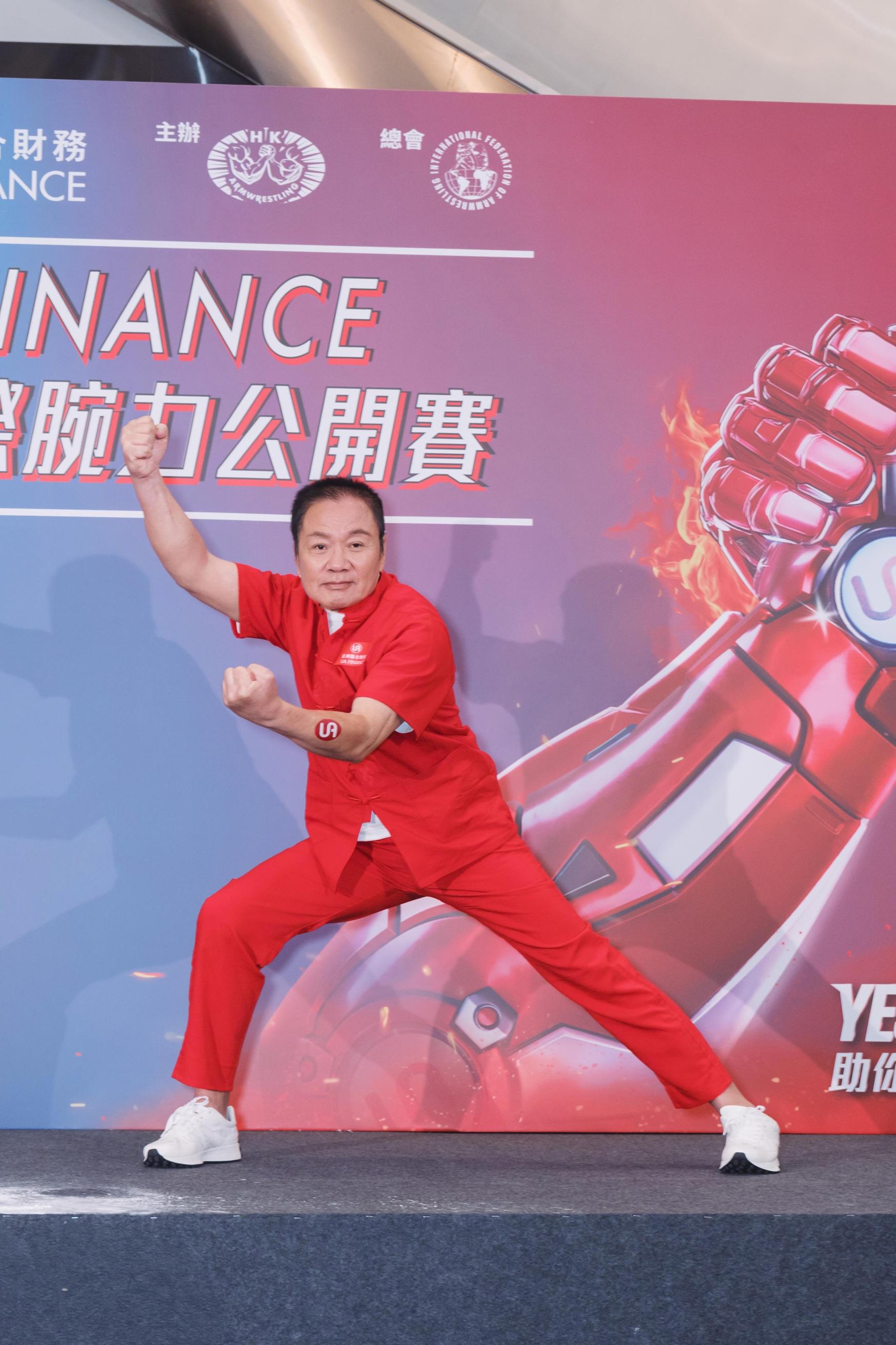 羅莽比賽前擺出功夫架式給傳媒拍照。