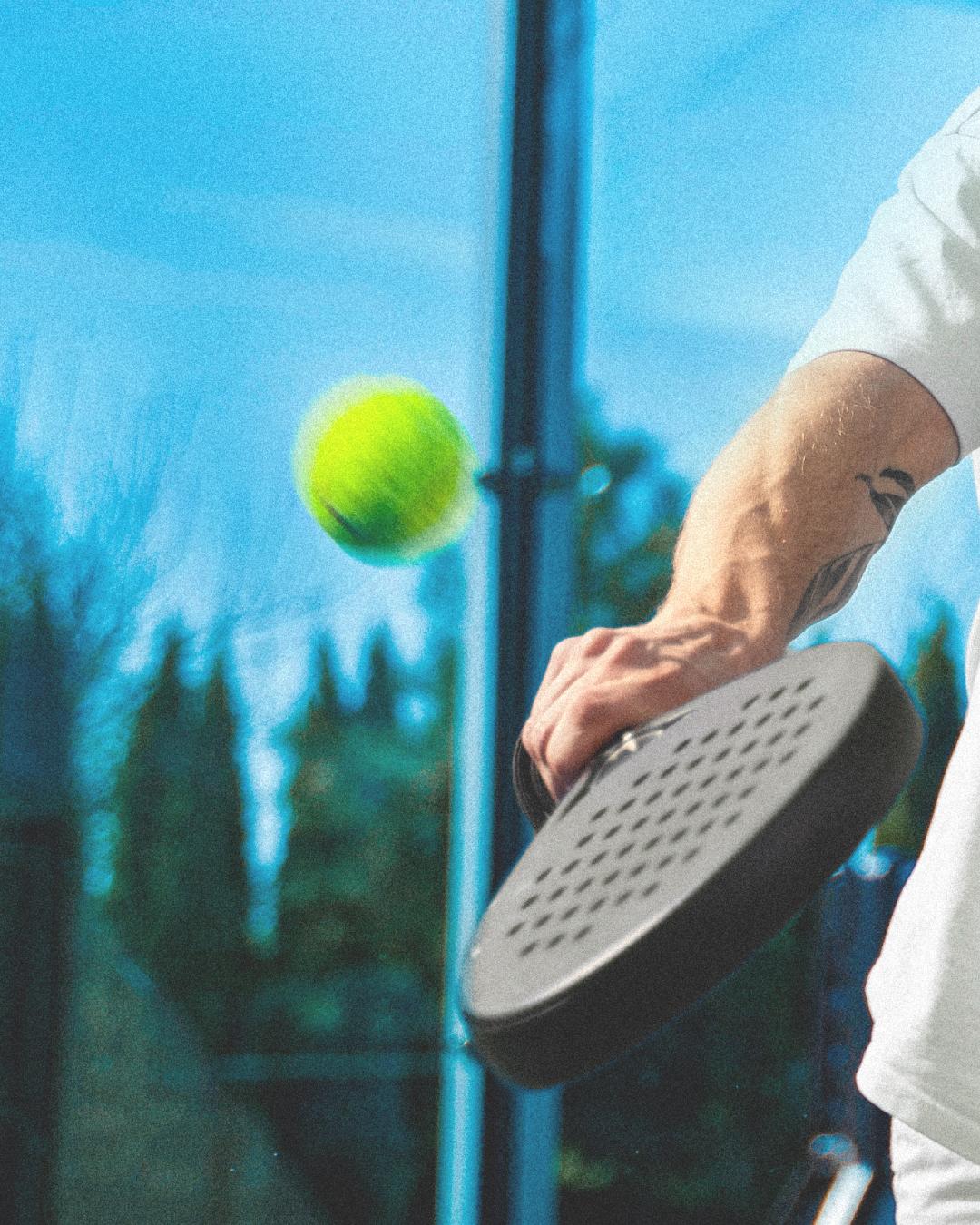 板式網球(Padel)融合網球、壁球和羽毛球的元素,節奏明快。