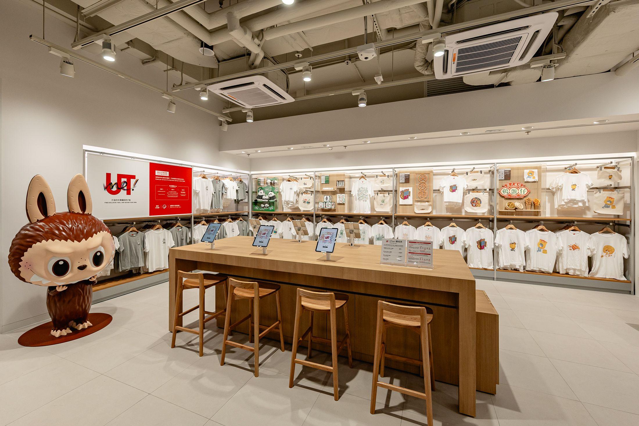 新店繼續設UTme!服務,粉絲除了可自由設計及入手香港限定的「THE MONSTERS」系列T恤外,亦可選購Sanrio Characters系列上衣,打造別具個人風格服飾。