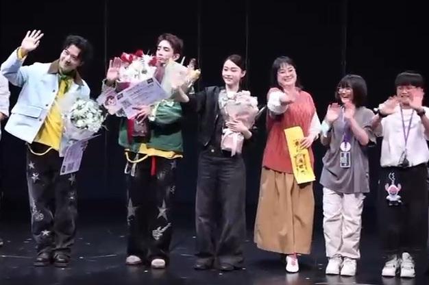 有fans 送上《B &L雄風再現演唱會》巨型門票,祝願「BL組合」Lokman與BabyJohn盡快可在舞台上「雄風再現」。