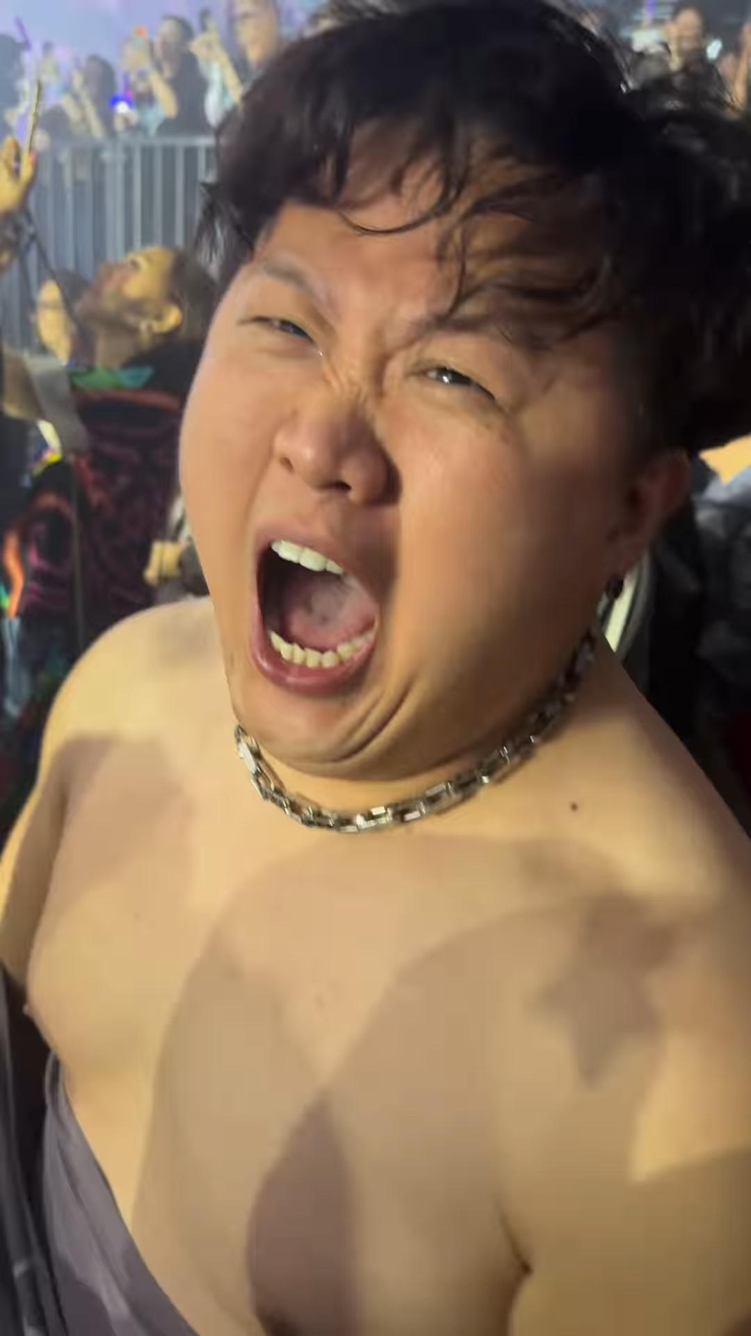 肥仔在杜德偉演唱會上「脫掉」。