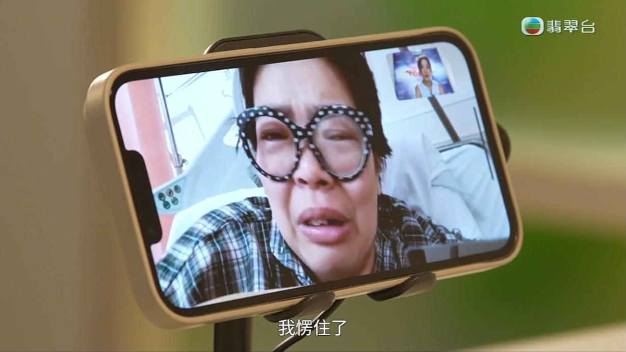 八両菜表示見到左腳的肉被刮掉,她直言當下呆了,只能在床上不停哭。