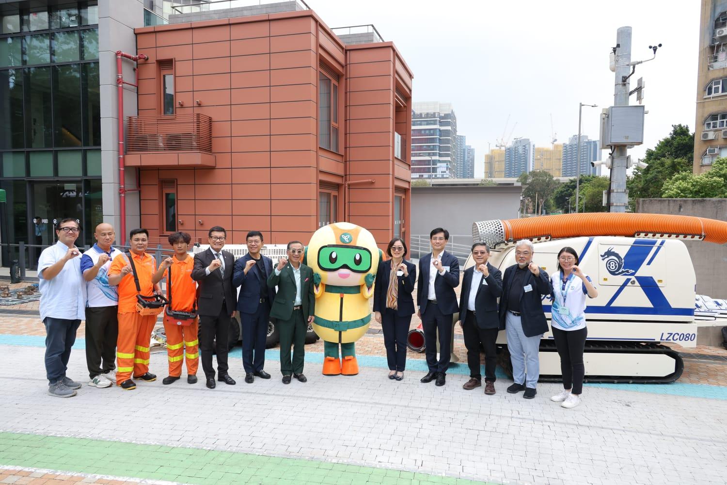 渠務署的兩款強力排水機械人「龍吸水」及「小禹1號」亦首次於展覽中亮相。