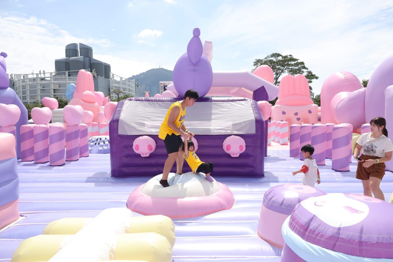 巨型彈跳區。(林俊源攝)