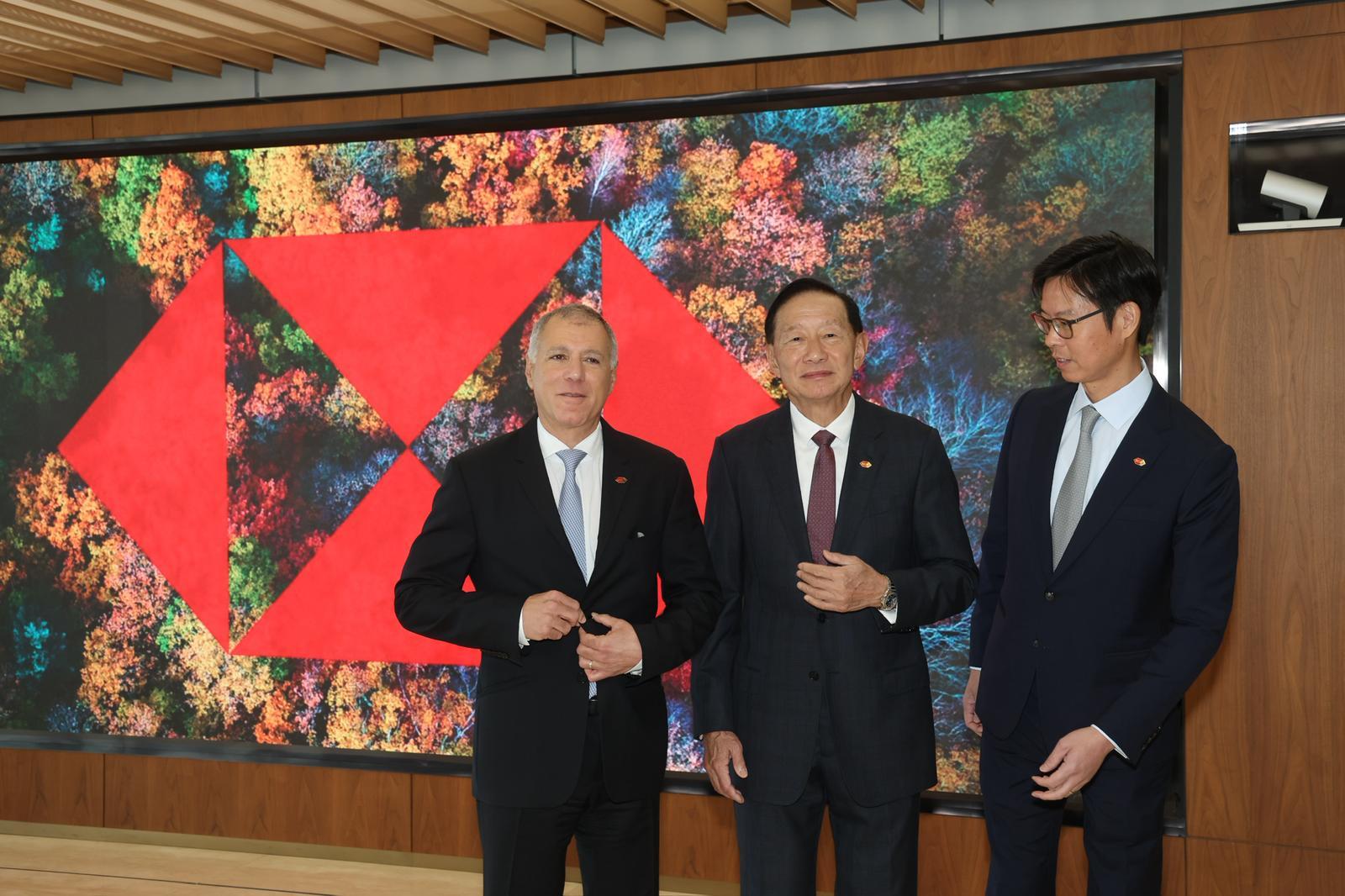 恒生私有化|艾橋智:恒生繼續招聘料滙控3季可補足資本 廖宜建︰私有化與壞帳無關