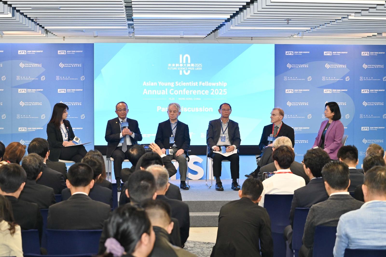 頒獎儀式後同場舉行小組專題討論,探討如何建設亞洲科研與創新生態系統。(圖 片由未來科學大獎提供)