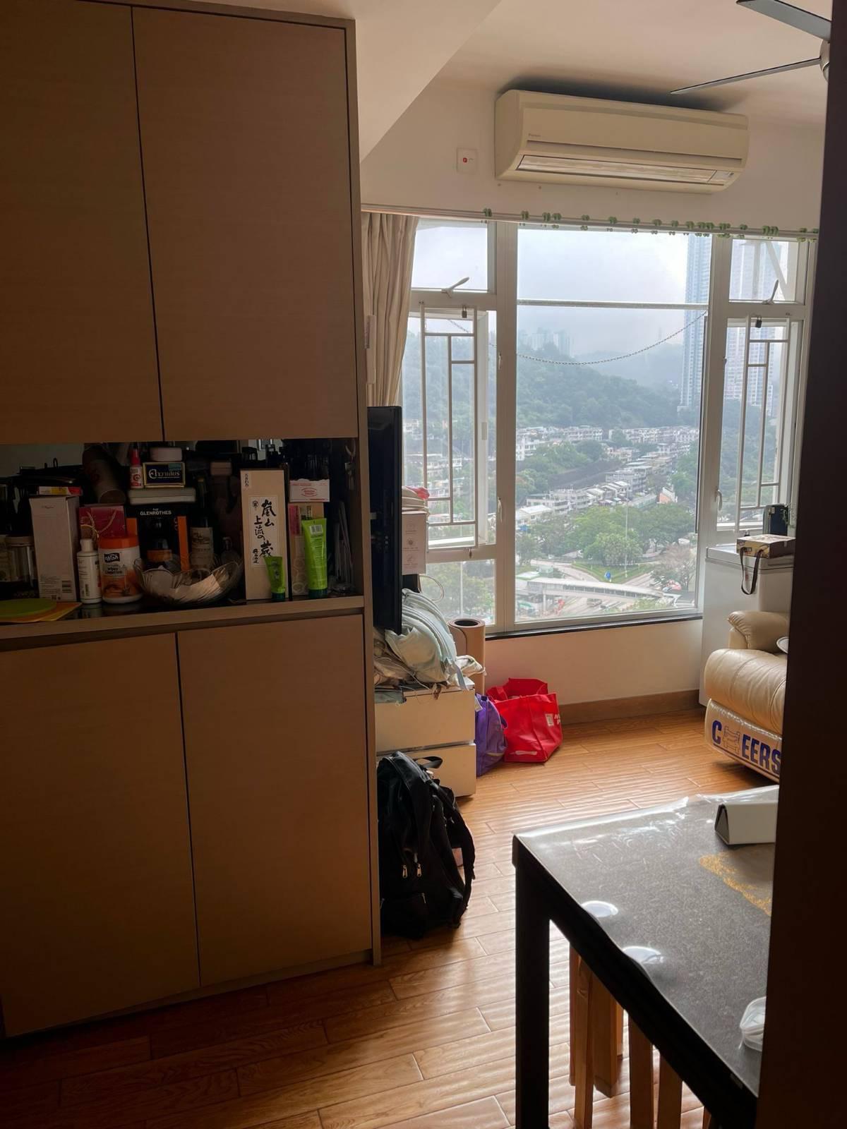 單位大廳屬「呂」字型設計,間隔分明。(代理提供)