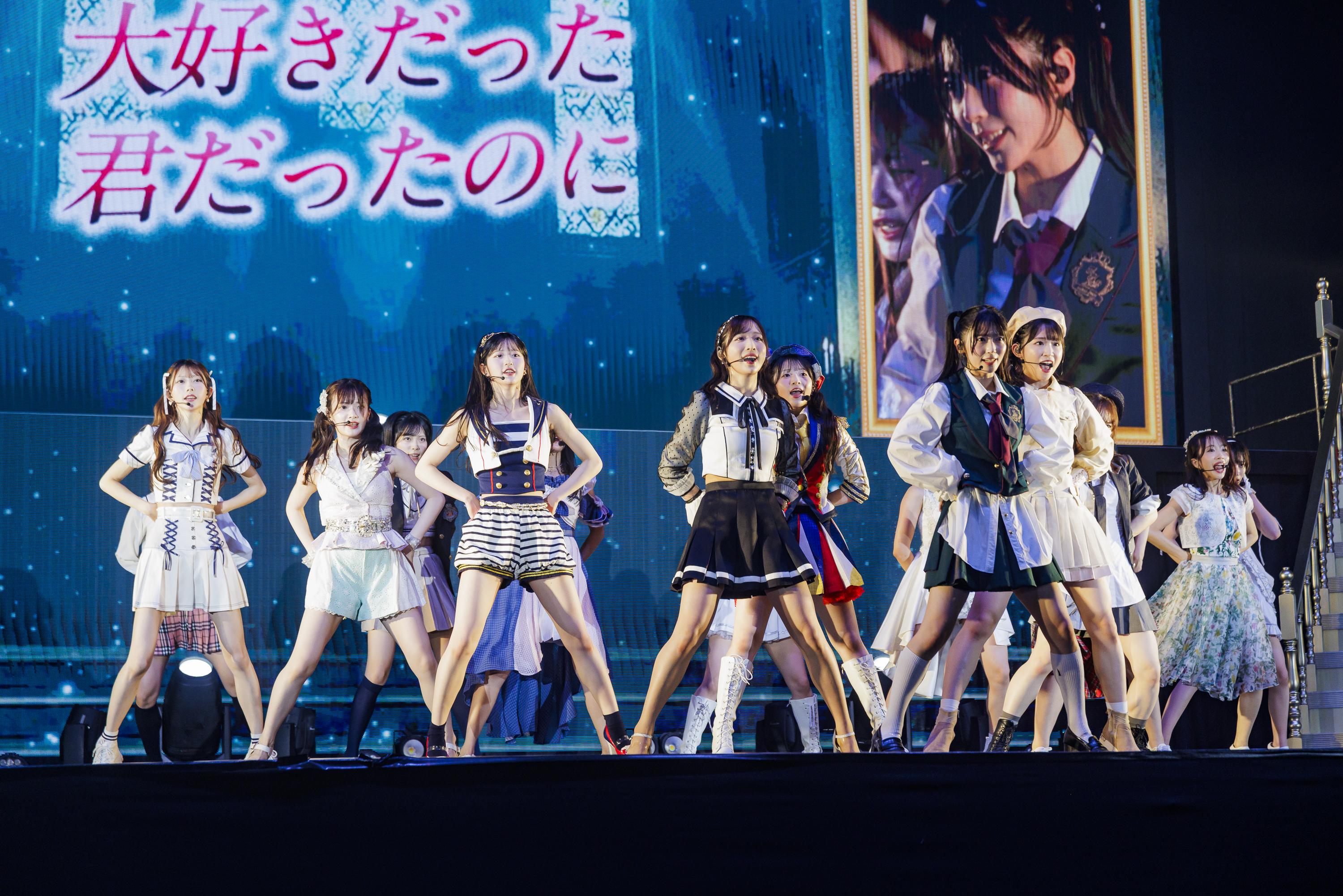 AKB48在會展舉行香港演唱會大唱金曲。