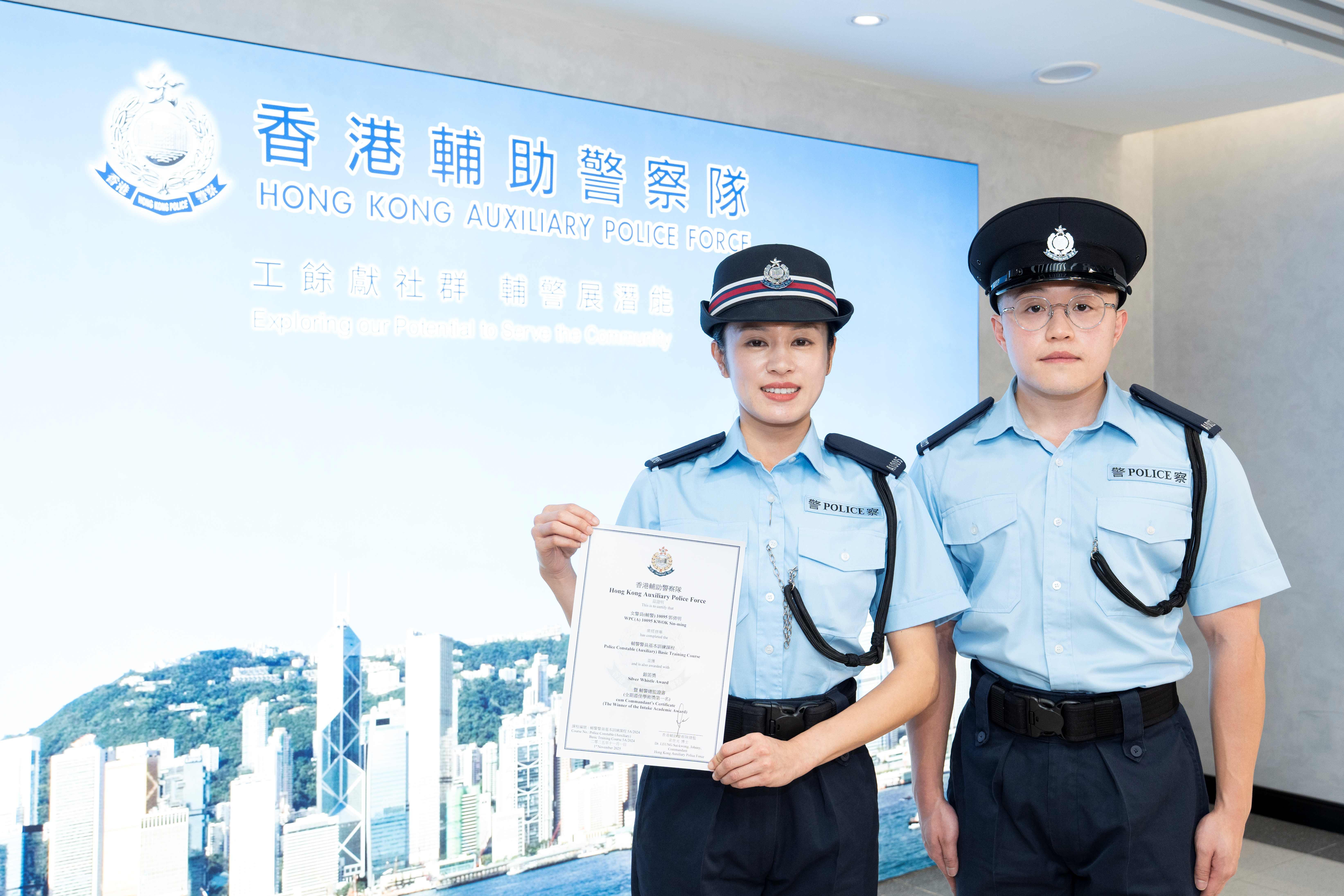 Belle(左)從工程師化身輔警奪「銀笛獎」。