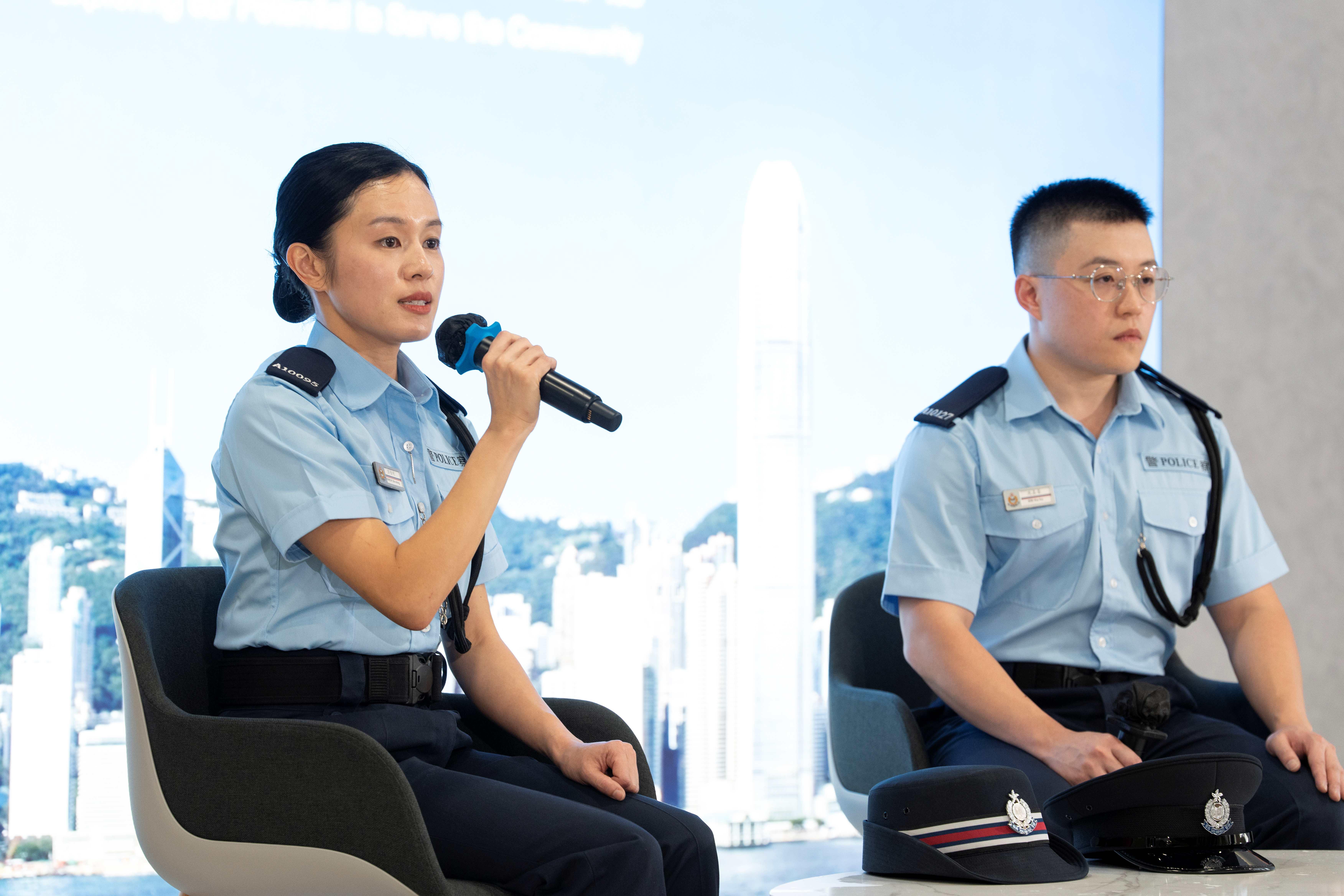 郭倩明(左),本身是一位機電工程署工程師,加入政府11年。