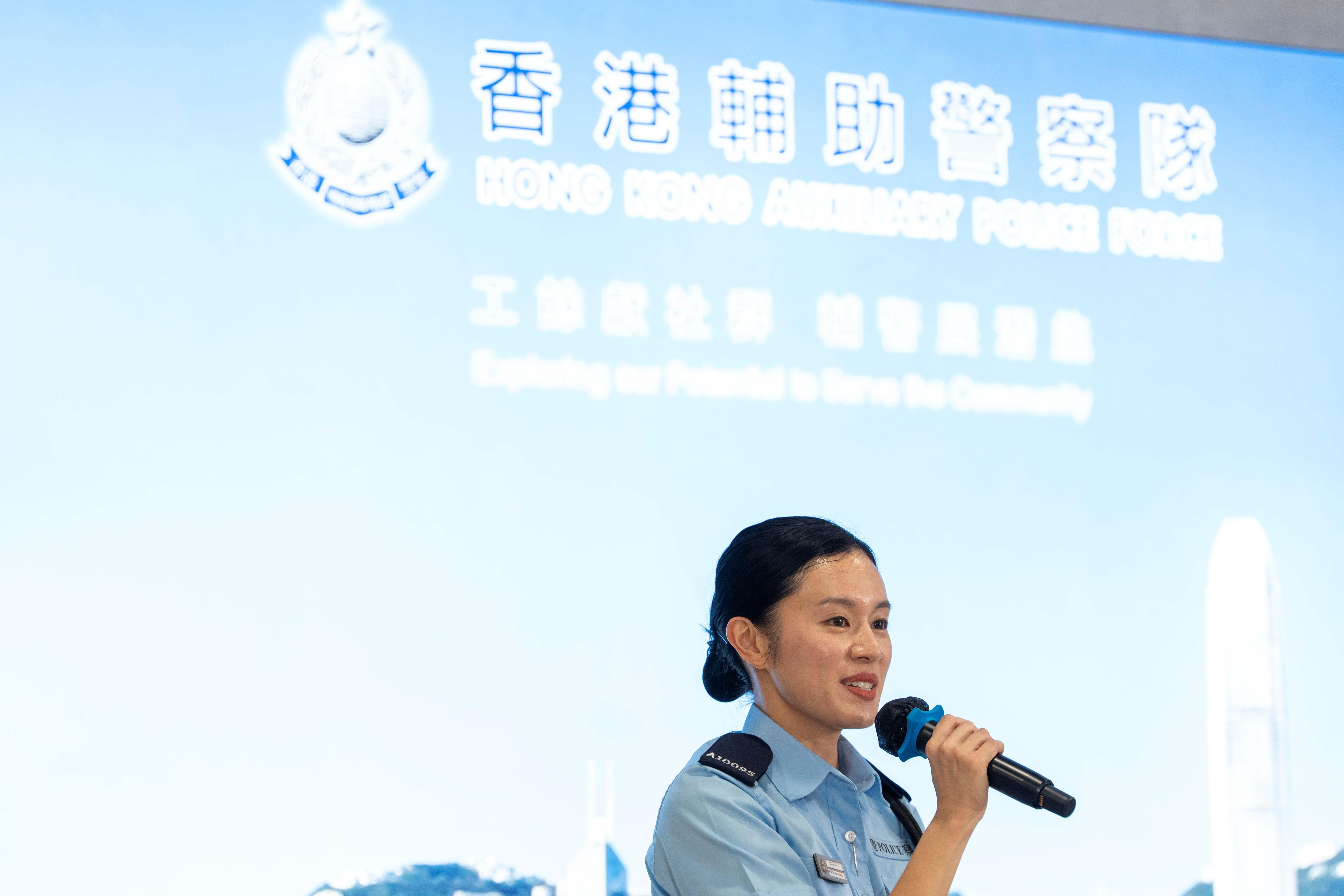 Belle表示,其母亦曾是輔警,故期望同樣以「雙重身分」回饋社會。