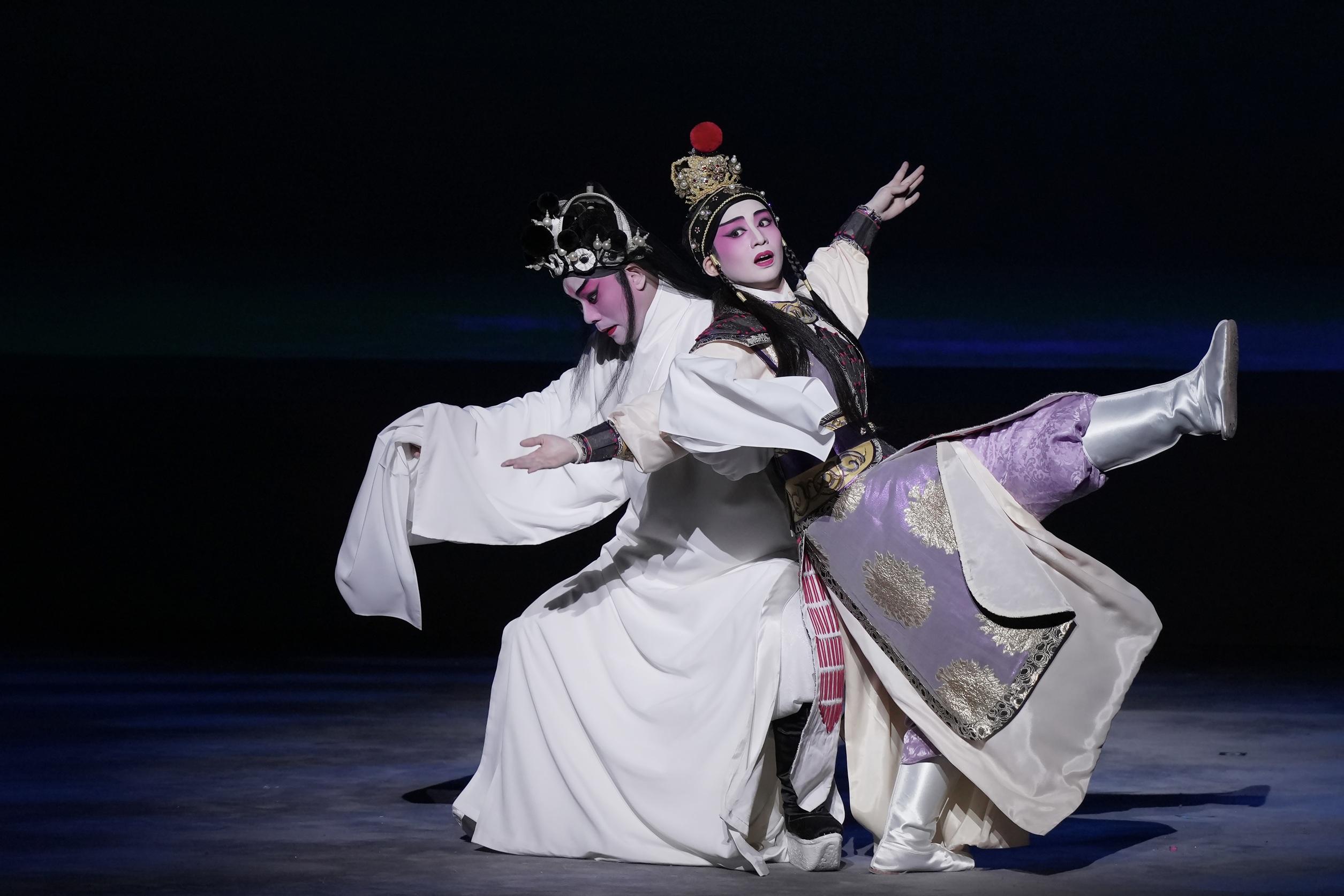 梁兆明與梁非同一段《夢迴訓子》十分感人。