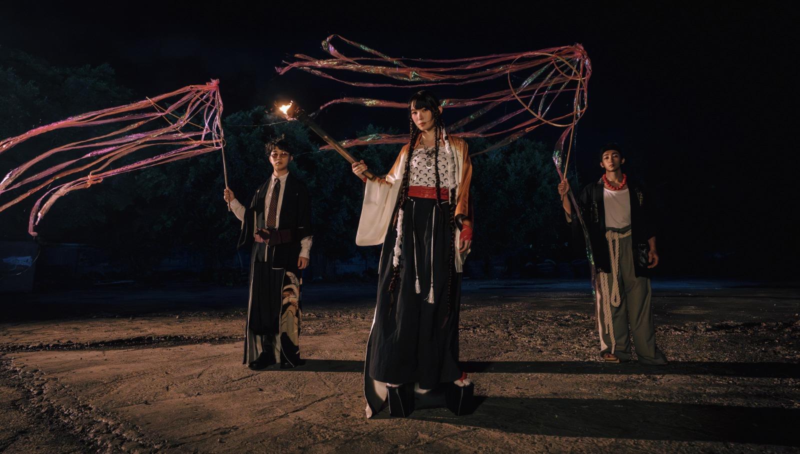 全新唱作組合FYP由主音Emiko、結他手Billy Long及鼓手霍金組成。