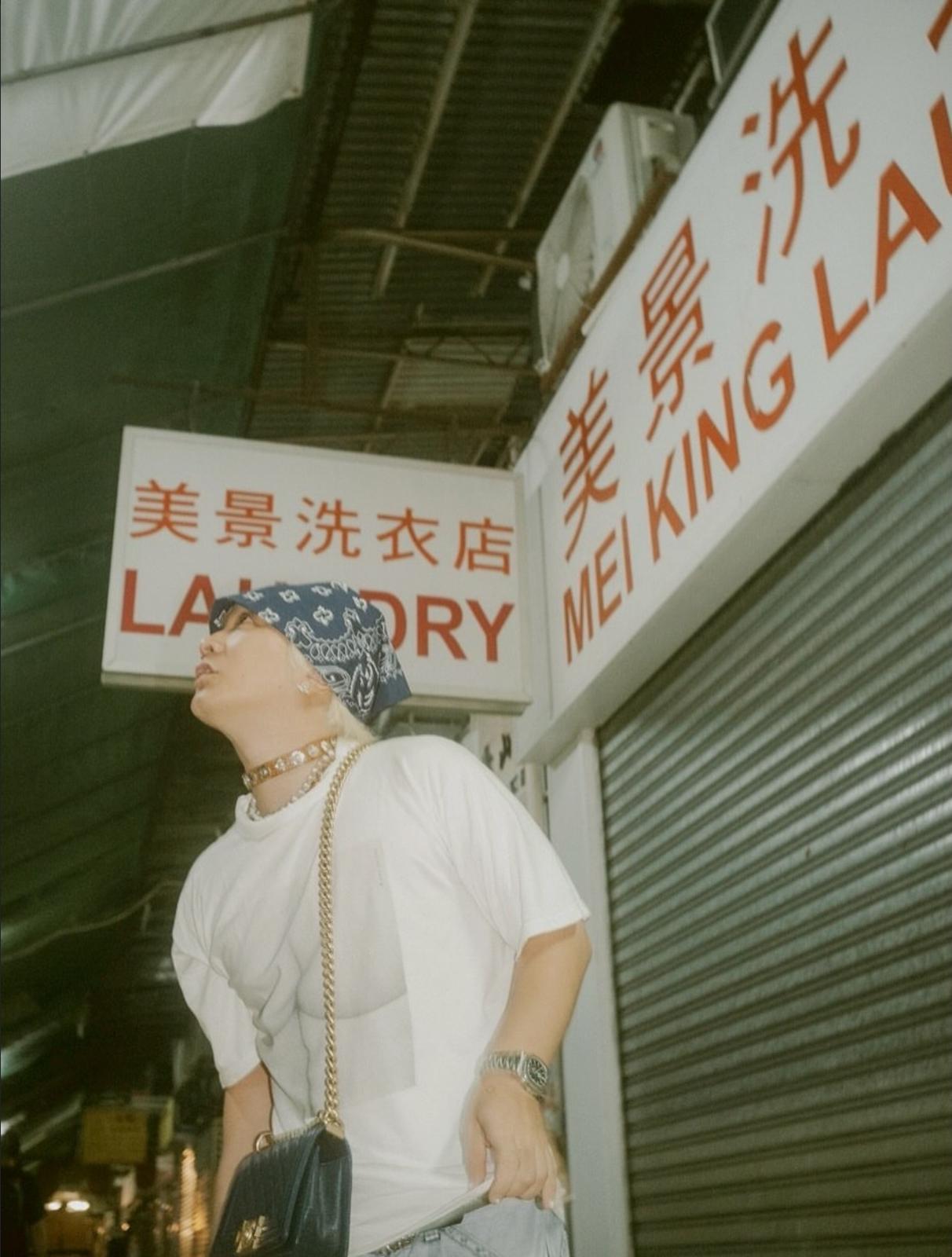 SEKAI NO OWARI主音Fukase在港島區打卡。