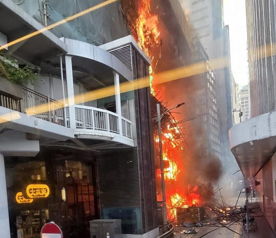 中環干諾道中棚架發生大火
