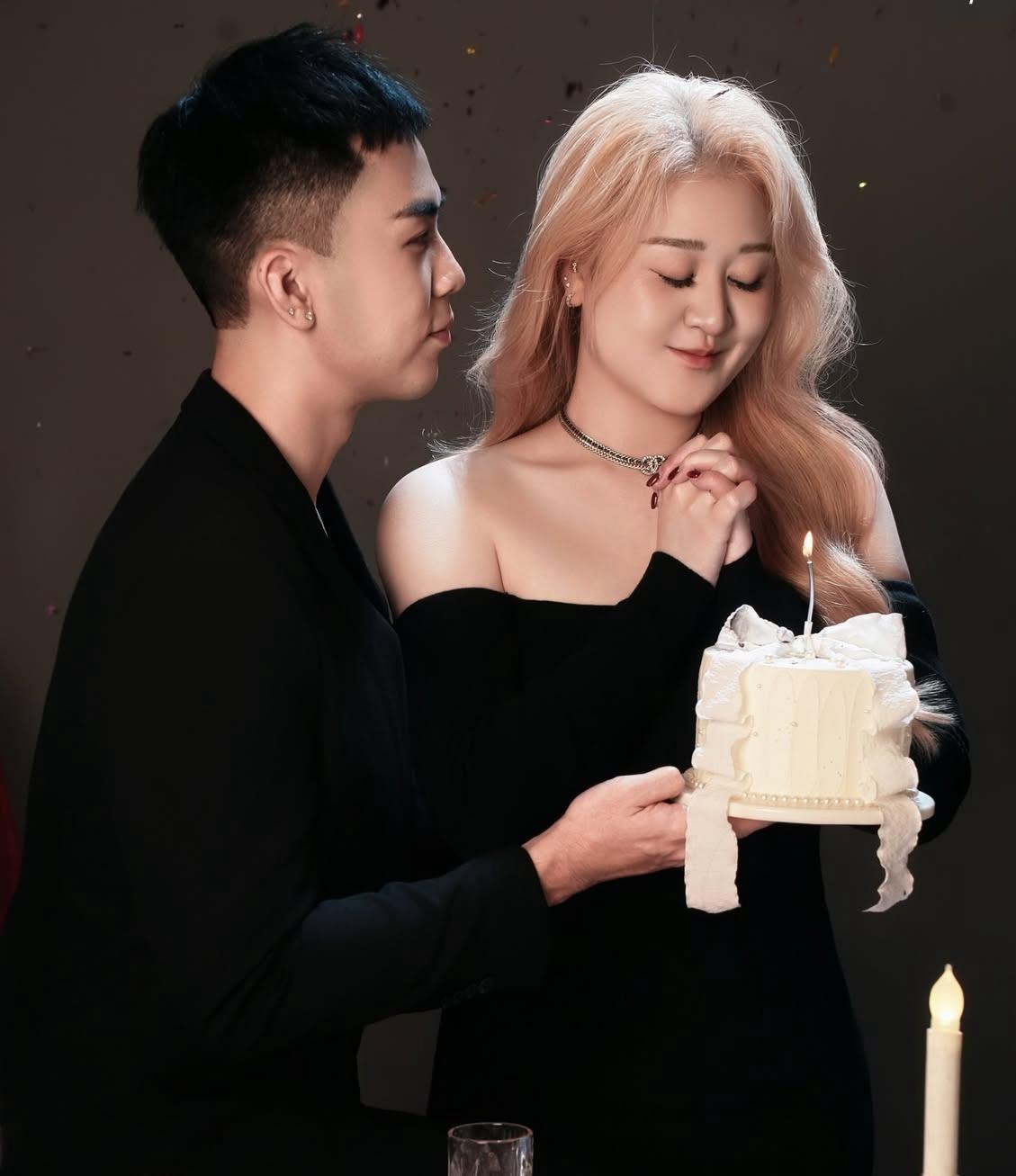 伍富橋與老婆Shirley非常恩愛。