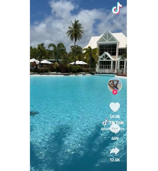 不遠之處有鱷魚,遊客在泳池另一邊曬太陽,相安無事。(互聯網)