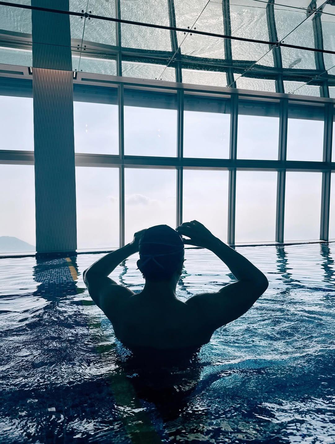 Anson Lo游泳鍛錬體能,備戰12月的個人演唱會。(IG@ansonlht)