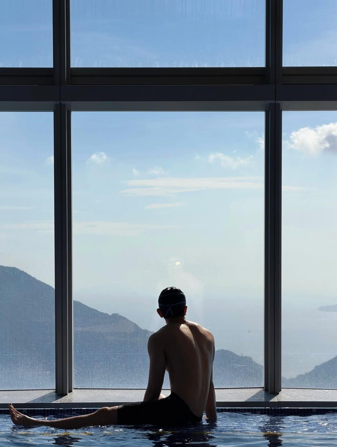 Anson Lo游泳鍛錬體能,備戰12月的個人演唱會。(IG@ansonlht)