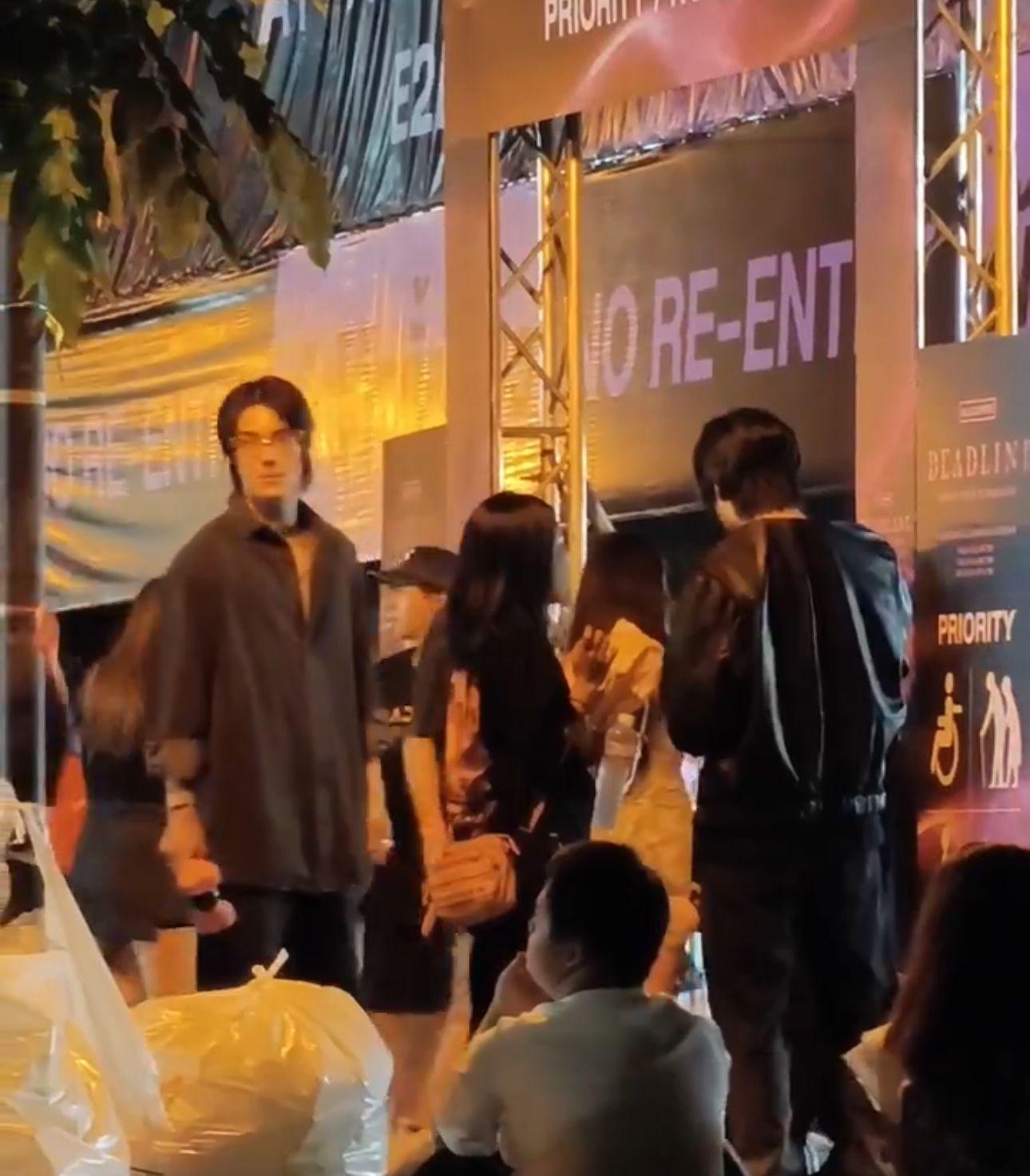 泰國紅星Win Metawin亦全身黑色到場睇show。