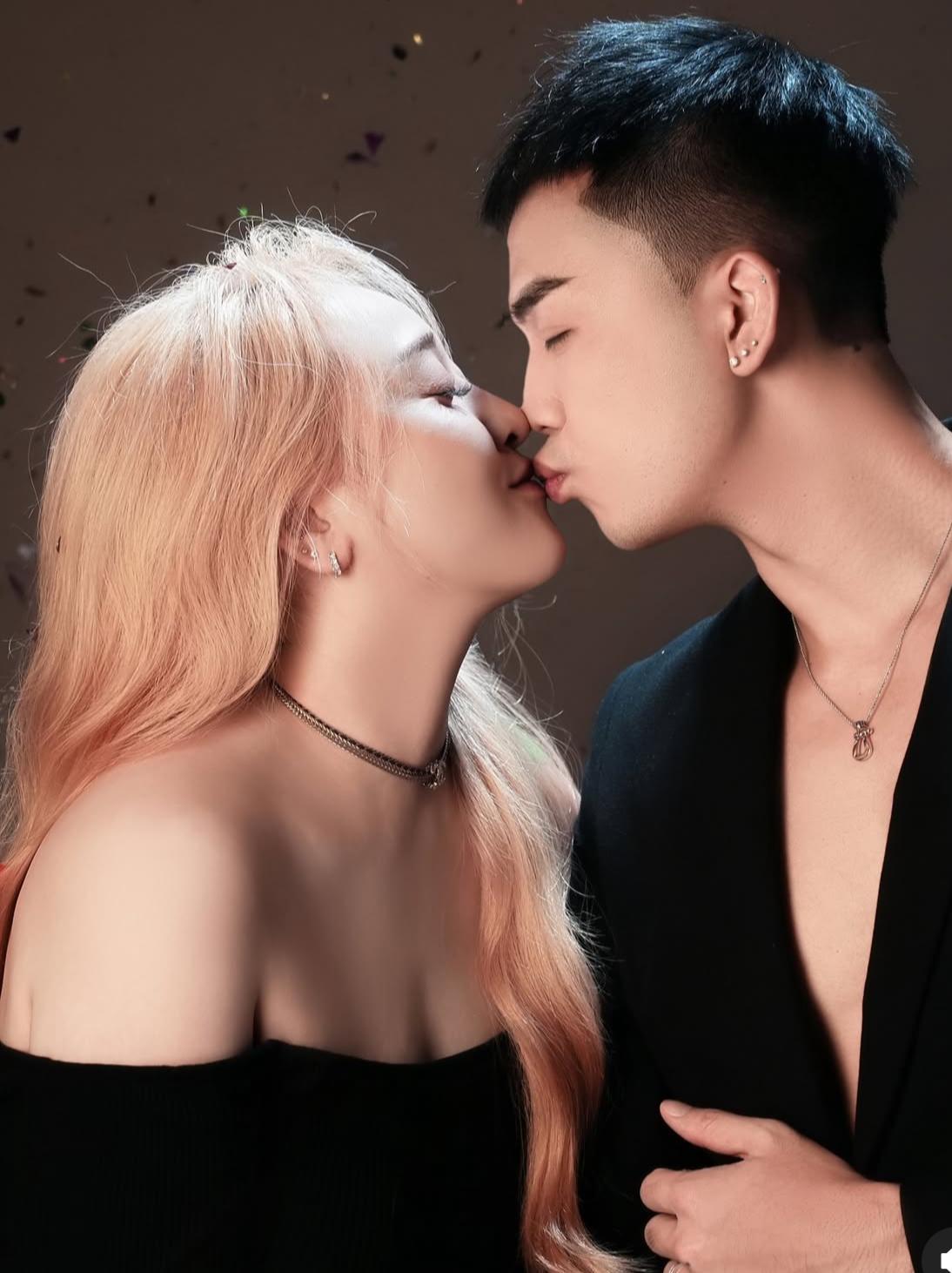 伍富橋與老婆Shirley非常恩愛。