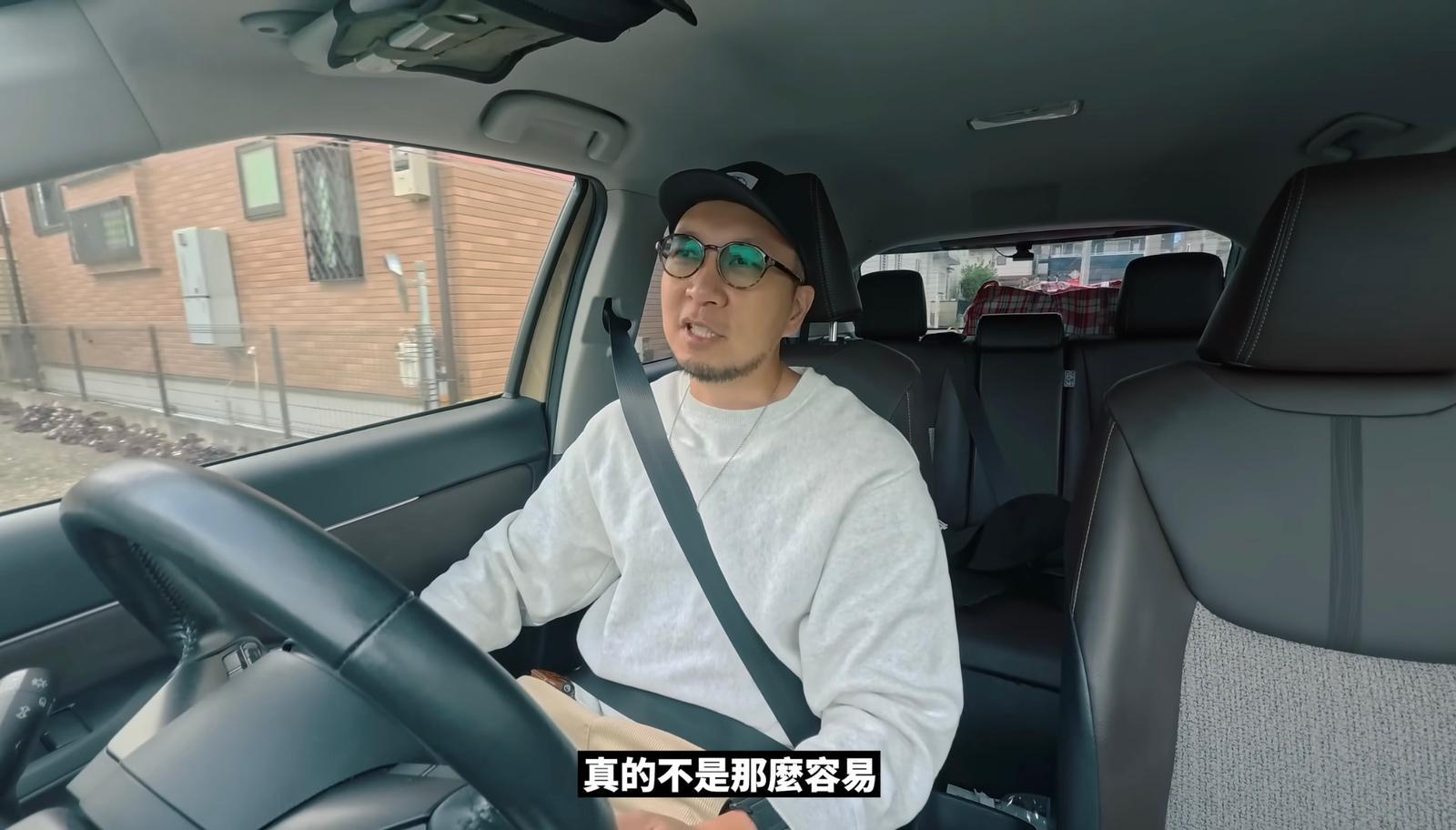 百萬YouTuber大J(Jason)開始尋找代母生育計劃。(YouTube影片截圖)