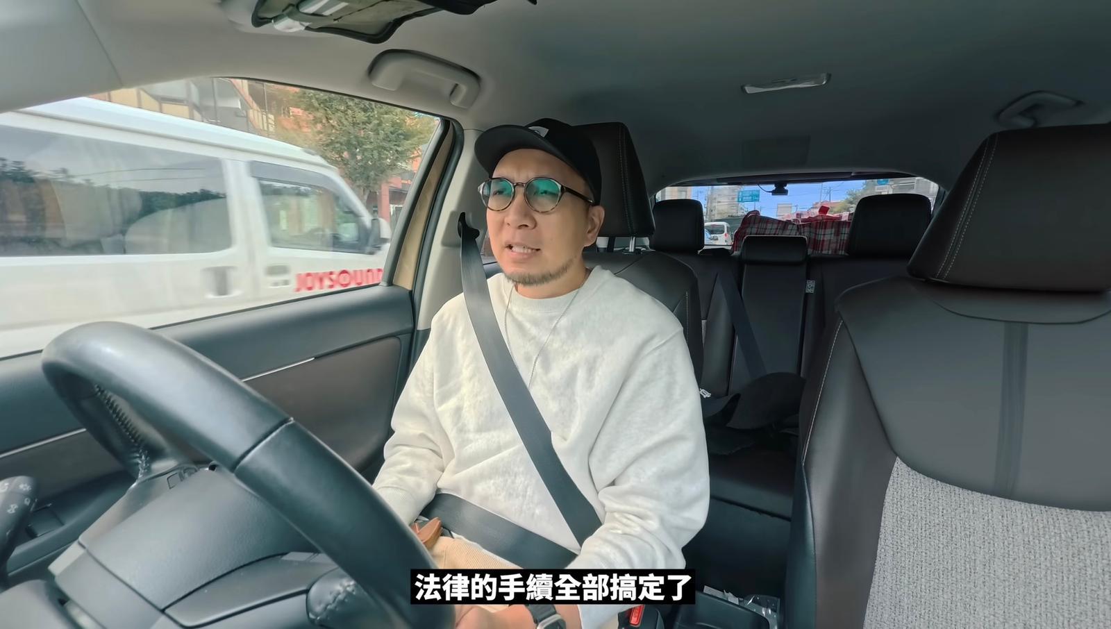 百萬YouTuber大J(Jason)在美國尋找代母生育計劃,已完成法律手續。(YouTube影片截圖)