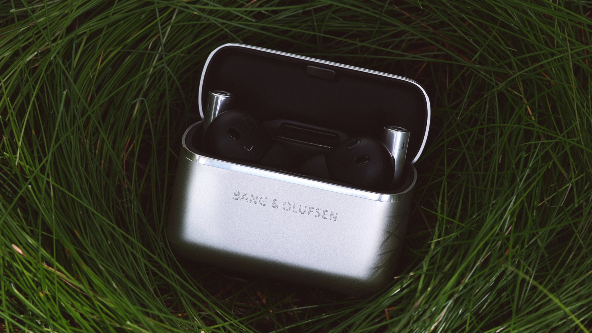 Bang & Olufsen Beo Grace以金屬材質打造奢華級藍牙耳機。