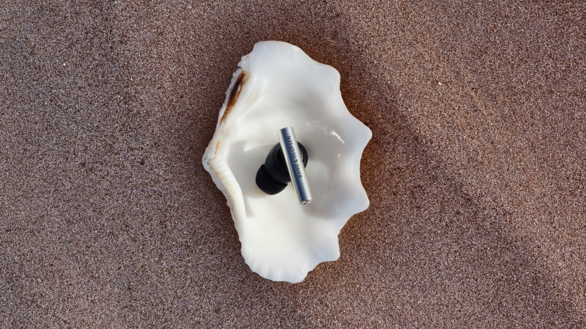 Bang & Olufsen Beo Grace支援杜比空間音訊、自適應主動式降噪,以及有EarSense 2.0及TrueTransparency功能。