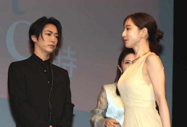 田中美奈實近年轉型拍劇,與龜梨合演去年播出的愛情劇《Destiny》引起話題