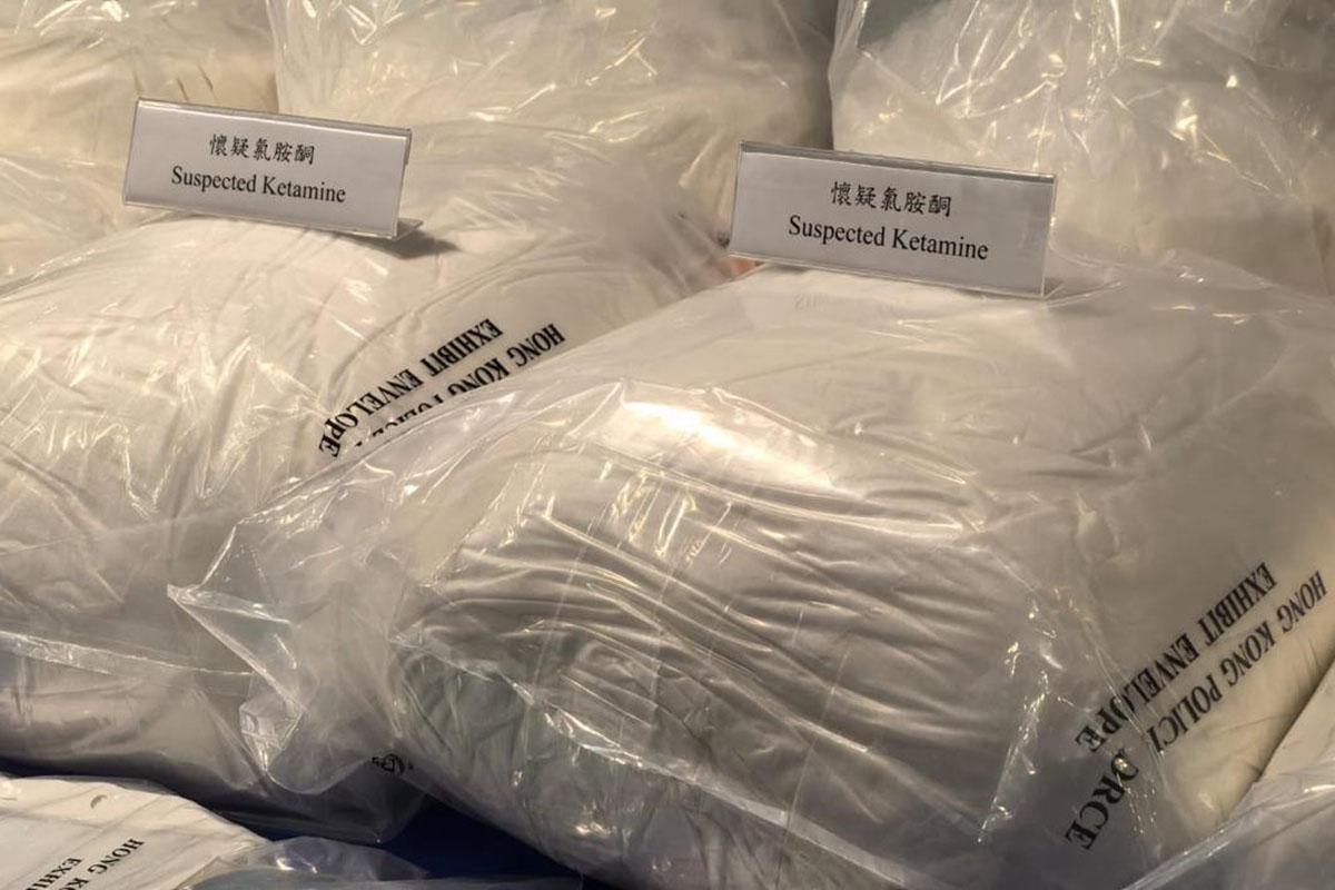 警方行動中檢獲約200公斤的懷疑氯胺酮和磅等工具。