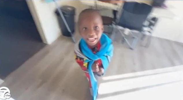 3歲科迪是媽媽的超級英雄。(互聯網)