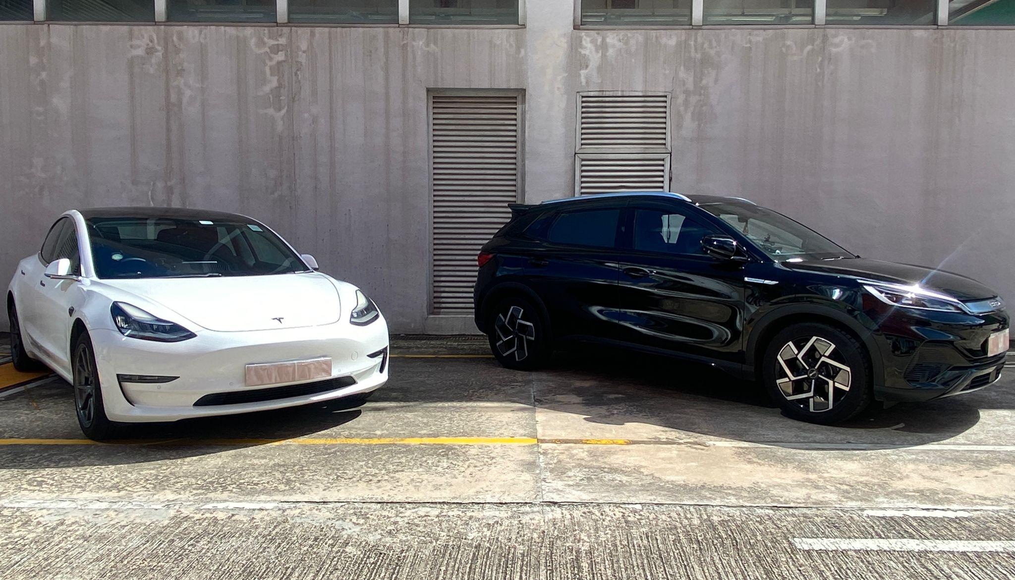 警方打擊白牌車,拘捕2名本地男司機